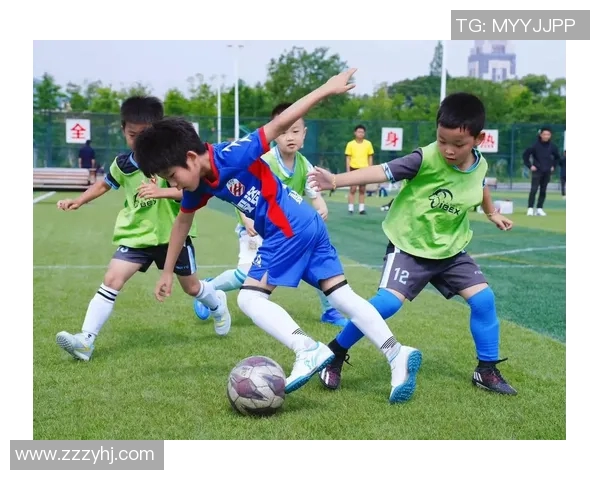 身高超过两米的足球巨星们如何在绿茵场上创造传奇与辉煌