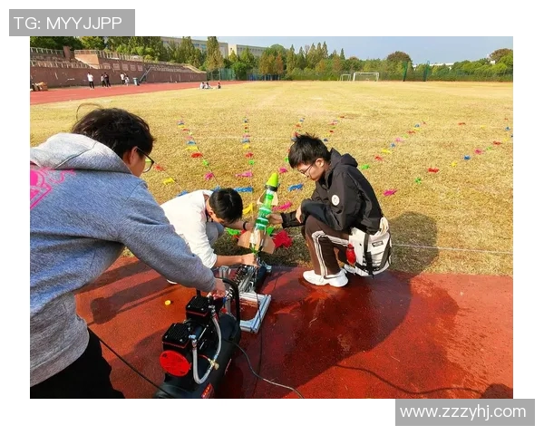 当绿茵场上碰撞的心跳与哨声交织时的爱情故事